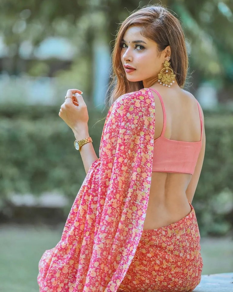 call-girls-in-majnu-ka-tilla-9873322352-delhi