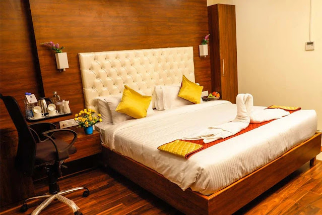 Accommodation Near Durga Gudi Vijayawada | AC Rooms - Slide 1